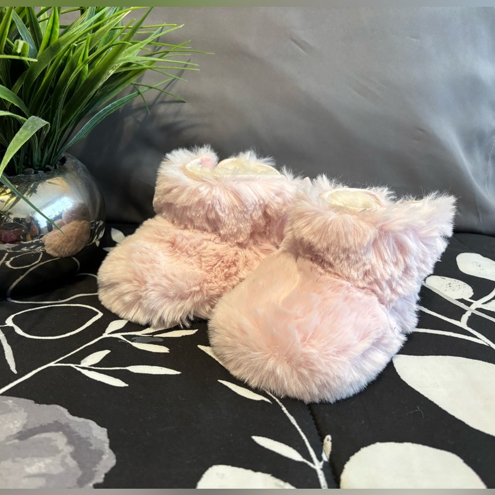 UGG Fluffy Pure Wool Baby Booties